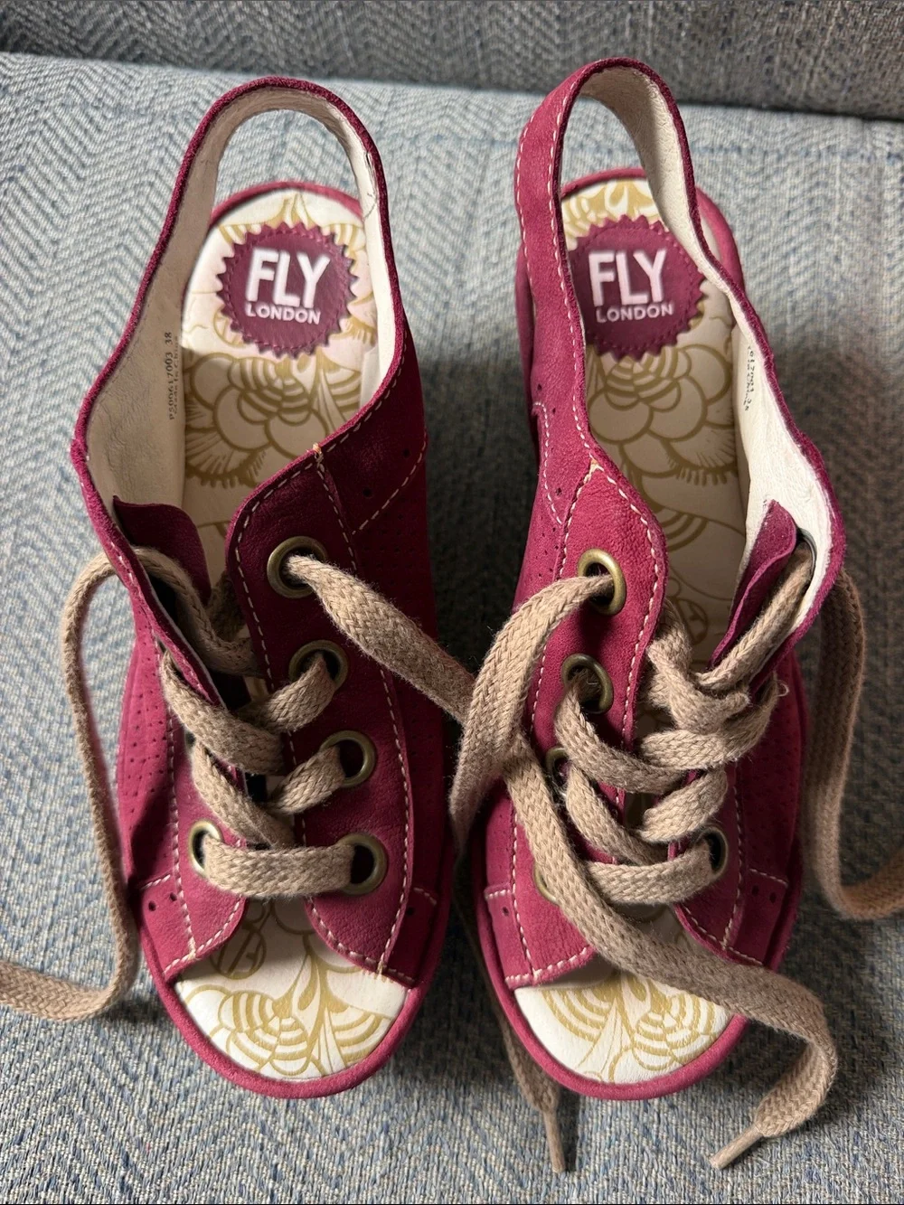 Fly London Women’s Perforated Magenta Rose Leather Lace Up Wedge Sandals Sz: 38
